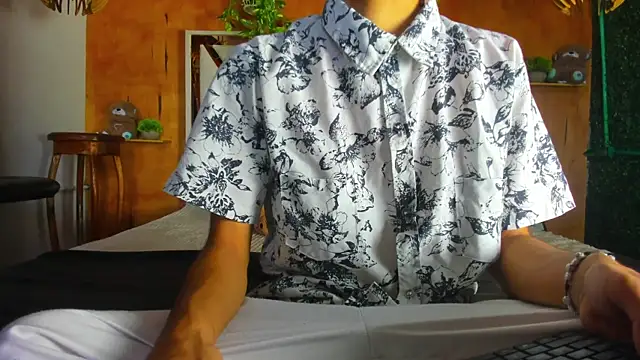 Snapshot of leonix_love chatting on 24, 6, 2026 leonix love online show from 24, 6, 2026