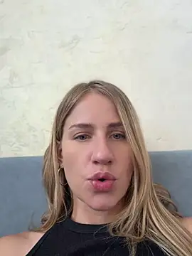 Snapshot of AnnaMist_ chatting on 6, 7, 2026 AnnaMist online show from 6, 7, 2026