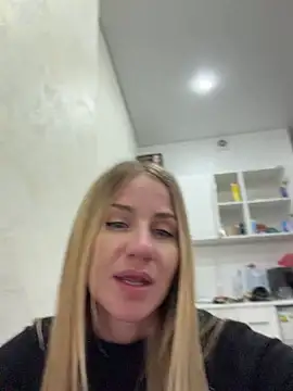 Snapshot of AnnaMist_ chatting on 4, 7, 2026 AnnaMist online show from 4, 7, 2026