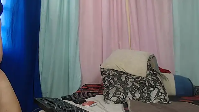 Snapshot of DonatelaHotCouple chatting on 7, 6, 2026 DonatelaHotCouple online show from 7, 6, 2026