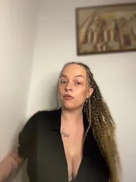 WaitingLucia online show from 17, 5, 2026