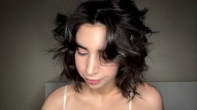 JessiaRuezga online show from 4, 6, 2026