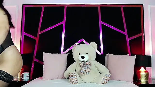 Snapshot of EssenaMonroe chatting on 4, 6, 2026 EssenaMonroe online show from 4, 6, 2026