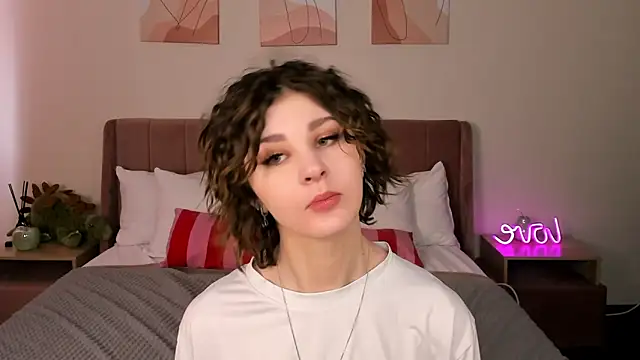 Kira  Fluffy online show from 18, 5, 2026