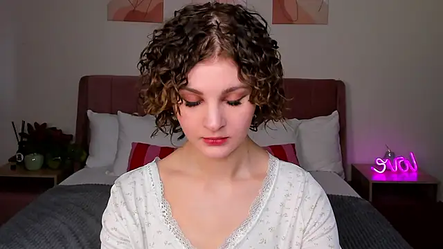 Snapshot of Kira__Fluffy chatting on 26, 5, 2026 Kira Fluffy online show from 26, 5, 2026