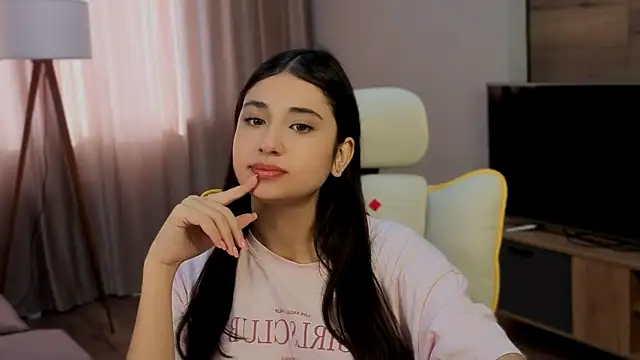 honeylanaa online show from 18, 6, 2026