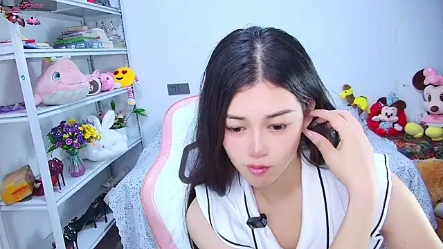 Snapshot of QinQin-888 chatting on 15, 6, 2026 QinQin-888 online show from 15, 6, 2026