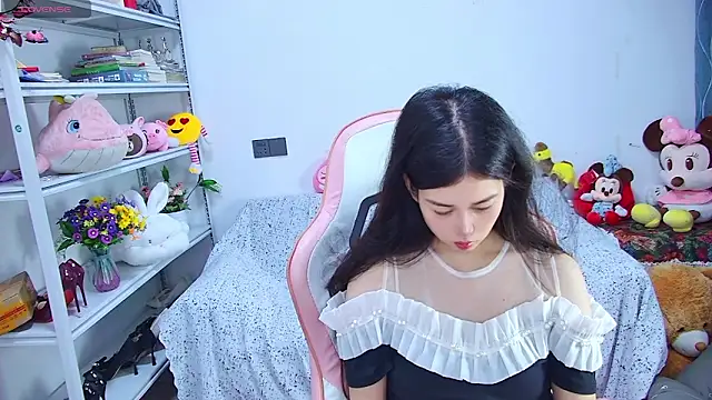 Snapshot of QinQin-888 chatting on 17, 6, 2026 QinQin-888 online show from 17, 6, 2026