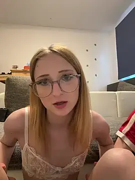 Snapshot of LauraundSteve_ chatting on 31, 5, 2026 LauraundSteve online show from 31, 5, 2026