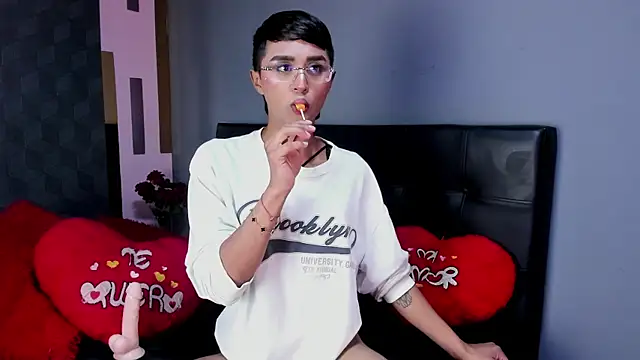 Snapshot of Charlot_bloom chatting on 21, 5, 2026 Charlot bloom online show from 21, 5, 2026
