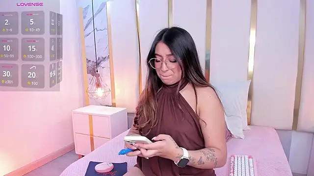 KamilaVegga online show from 4, 7, 2026