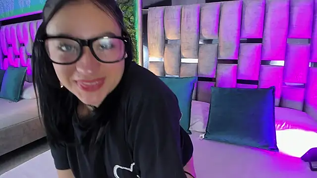 Emilye rousee online show from 28, 5, 2026
