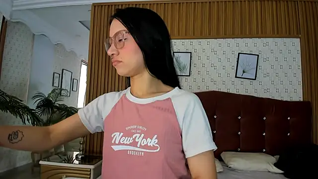 SophiieCalloway1 online show from 30, 6, 2026