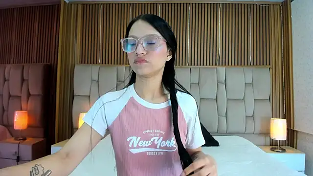 SophiieCalloway1 online show from 23, 5, 2026