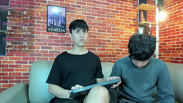 Hoot boyss  online show from 19, 5, 2026