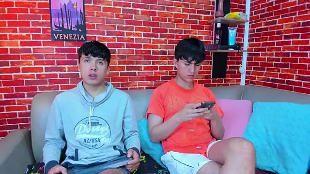 Hoot boyss  online show from 31, 5, 2026