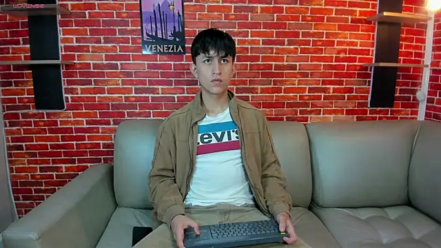 Hoot boyss  online show from 18, 5, 2026
