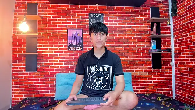 Hoot boyss  online show from 4, 6, 2026
