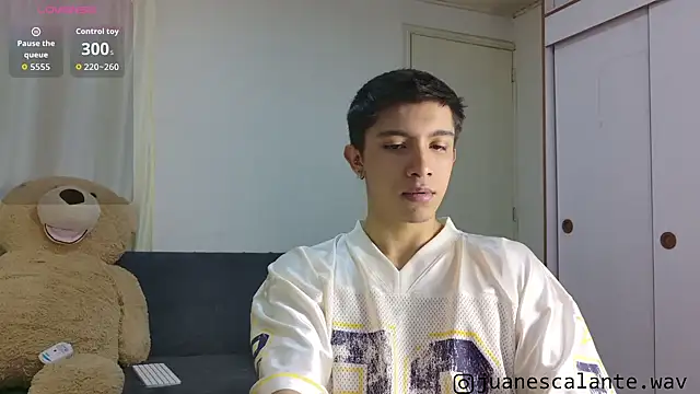 Snapshot of Thesaint_xxx chatting on 20, 6, 2026 Thesaint xxx online show from 20, 6, 2026