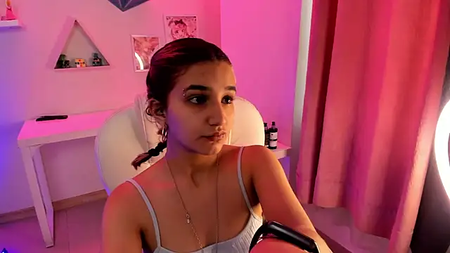 Snapshot of vanillafairy_ chatting on 2, 6, 2026 vanillafairy online show from 2, 6, 2026