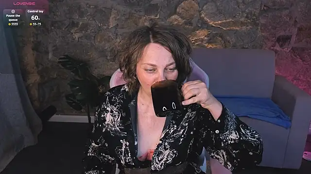 Snapshot of LiliaLawson chatting on 1, 7, 2026 LiliaLawson online show from 1, 7, 2026