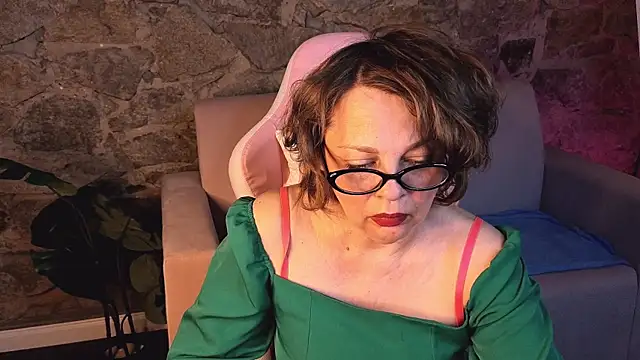 Snapshot of LiliaLawson chatting on 25, 5, 2026 LiliaLawson online show from 25, 5, 2026