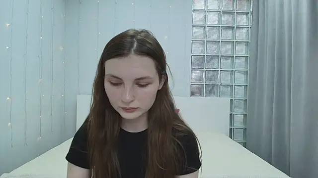 Shyly  Lisa online show from 13, 6, 2026