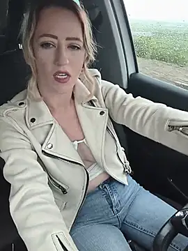 LaraLanee online show from 2, 6, 2026