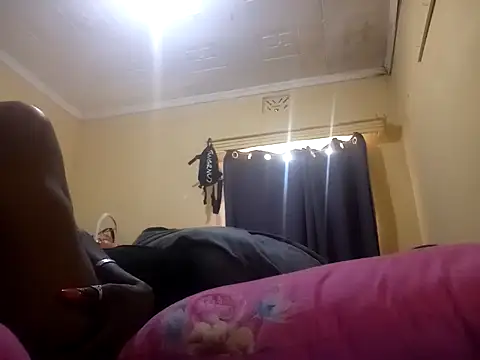 Snapshot of petitejep chatting on 18, 5, 2026 petitejep online show from 18, 5, 2026