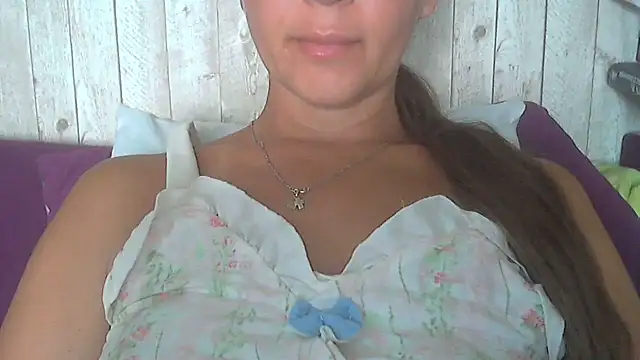 Snapshot of Bella--White chatting on 12, 7, 2026 Bella--White online show from 12, 7, 2026
