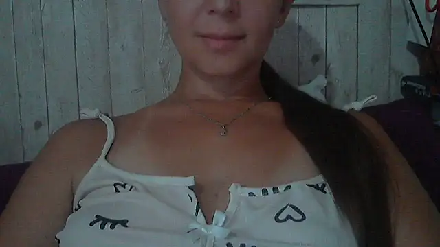 Snapshot of Bella--White chatting on 15, 7, 2026 Bella--White online show from 15, 7, 2026