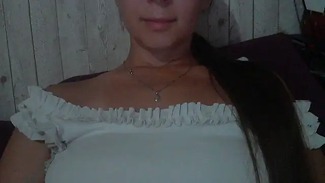 Snapshot of Bella--White chatting on 9, 7, 2026 Bella--White online show from 9, 7, 2026
