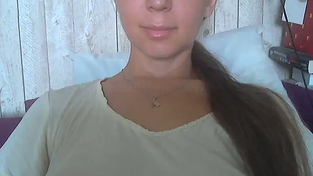 Snapshot of Bella--White chatting on 8, 7, 2026 Bella--White online show from 8, 7, 2026