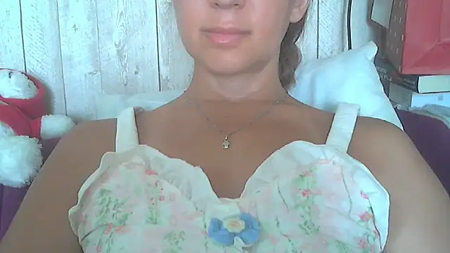 Snapshot of Bella--White chatting on 27, 6, 2026 Bella--White online show from 27, 6, 2026