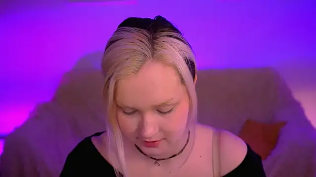 Snapshot of ViolettWoods chatting on 17, 6, 2026 ViolettWoods online show from 17, 6, 2026