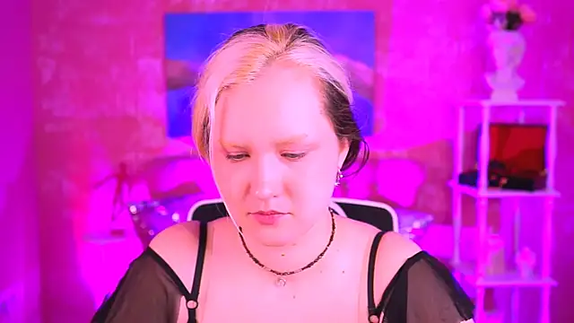 Snapshot of ViolettWoods chatting on 9, 6, 2026 ViolettWoods online show from 9, 6, 2026