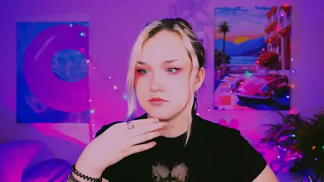 Snapshot of ViolettWoods chatting on 25, 5, 2026 ViolettWoods online show from 25, 5, 2026