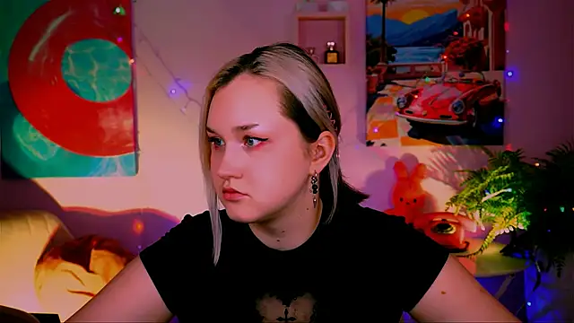 Snapshot of ViolettWoods chatting on 18, 5, 2026 ViolettWoods online show from 18, 5, 2026