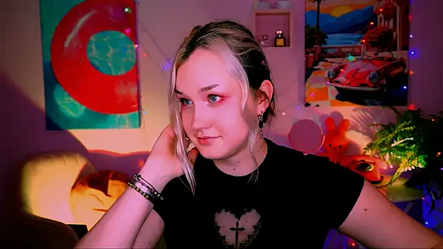 Snapshot of ViolettWoods chatting on 19, 5, 2026 ViolettWoods online show from 19, 5, 2026
