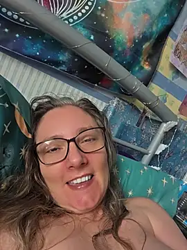 Snapshot of Izzylove47 chatting on 28, 6, 2026 Izzylove47 online show from 28, 6, 2026