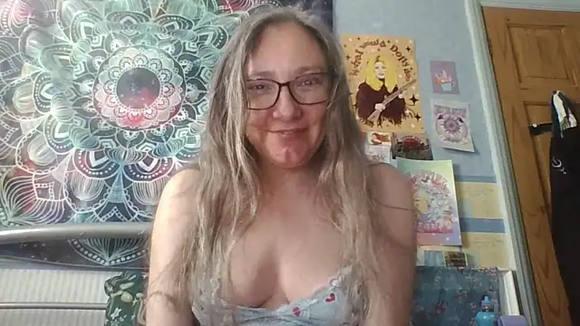 Snapshot of Izzylove47 chatting on 22, 5, 2026 Izzylove47 online show from 22, 5, 2026