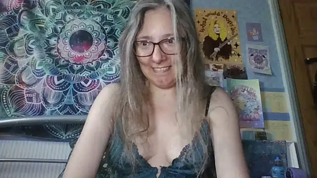 Snapshot of Izzylove47 chatting on 25, 5, 2026 Izzylove47 online show from 25, 5, 2026