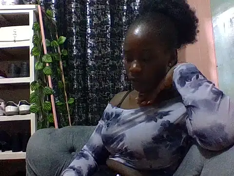 Snapshot of Curvyqueeh chatting on 4, 6, 2026 Curvyqueeh online show from 4, 6, 2026