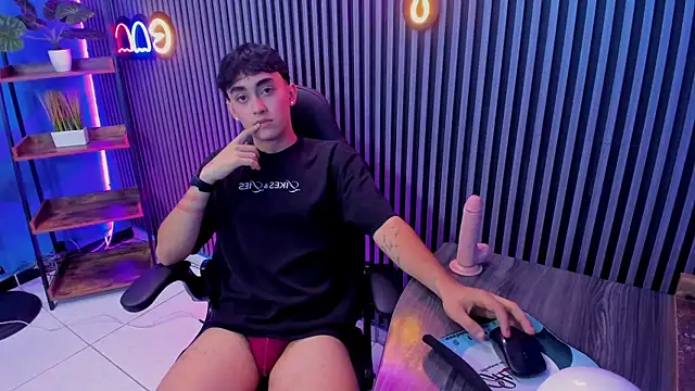 Snapshot of Valentino_swee chatting on 16, 5, 2026 Valentino swee online show from 16, 5, 2026