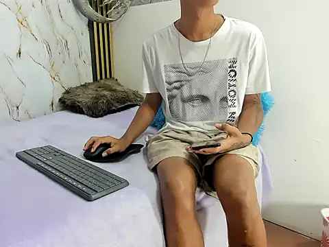 Snapshot of cute_boy_angelx18 chatting on 1, 7, 2026 cute boy angelx18 online show from 1, 7, 2026