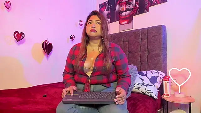 Snapshot of CurvyLolaX chatting on 16, 5, 2026 CurvyLolaX online show from 16, 5, 2026