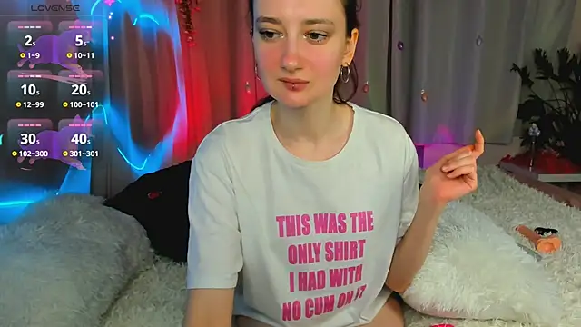 Snapshot of SummerLilaa chatting on 4, 6, 2026 SummerLilaa online show from 4, 6, 2026