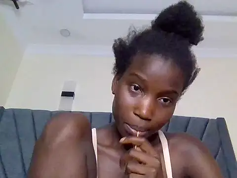 Snapshot of slimy_gal12 chatting on 18, 5, 2026 slimy gal12 online show from 18, 5, 2026