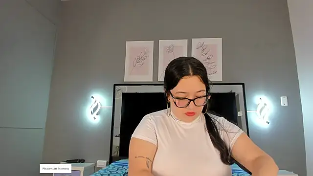 Snapshot of zoe_curvyy chatting on 17, 6, 2026 zoe curvyy online show from 17, 6, 2026