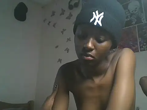 Snapshot of loversoncam chatting on 25, 5, 2026 loversoncam online show from 25, 5, 2026